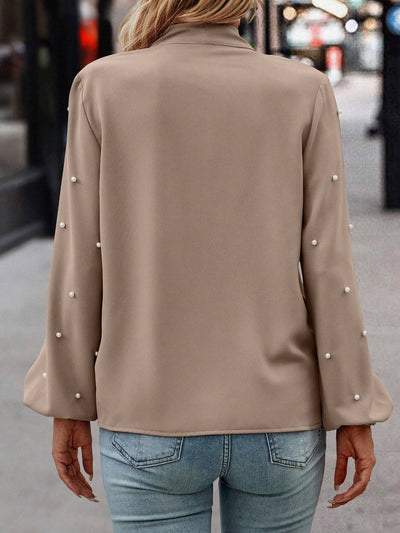 Lola™ | Elegant Bluse med Knute Krage og Perler